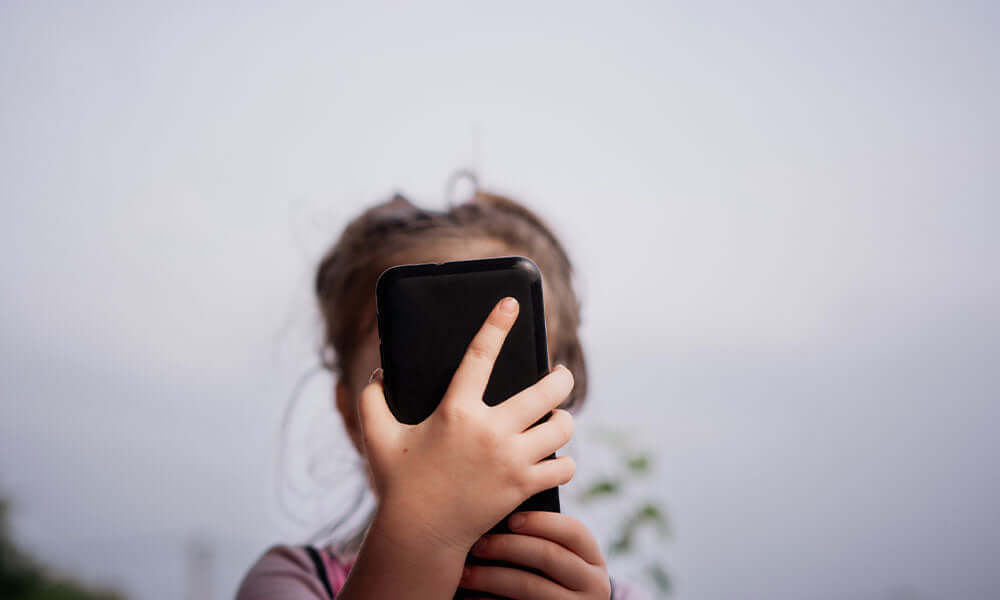Acknowledging The Unknowns Of Raising Kids With A Smartphone In Your Hand