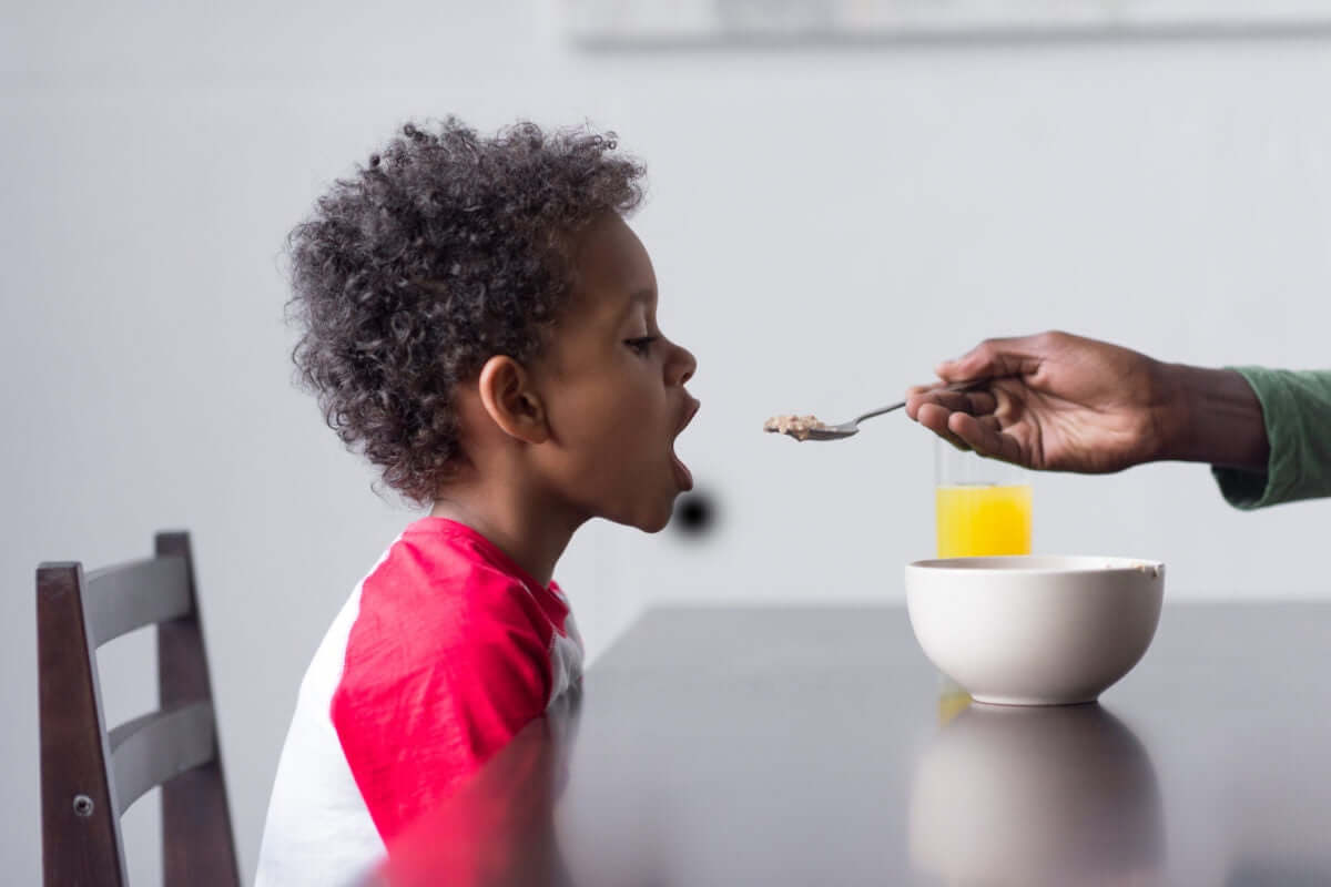 A kid eating
