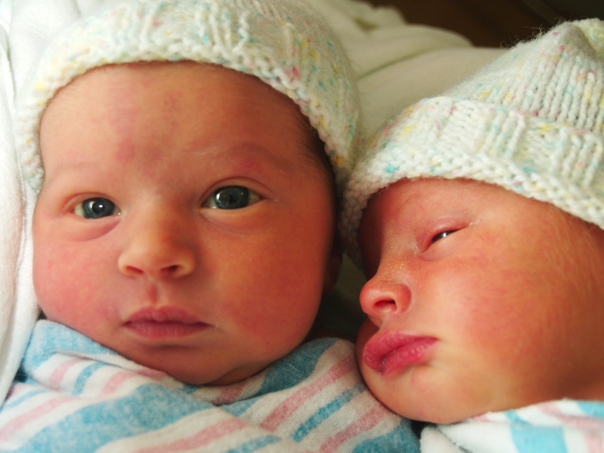 newborn twins wearing tricot hats