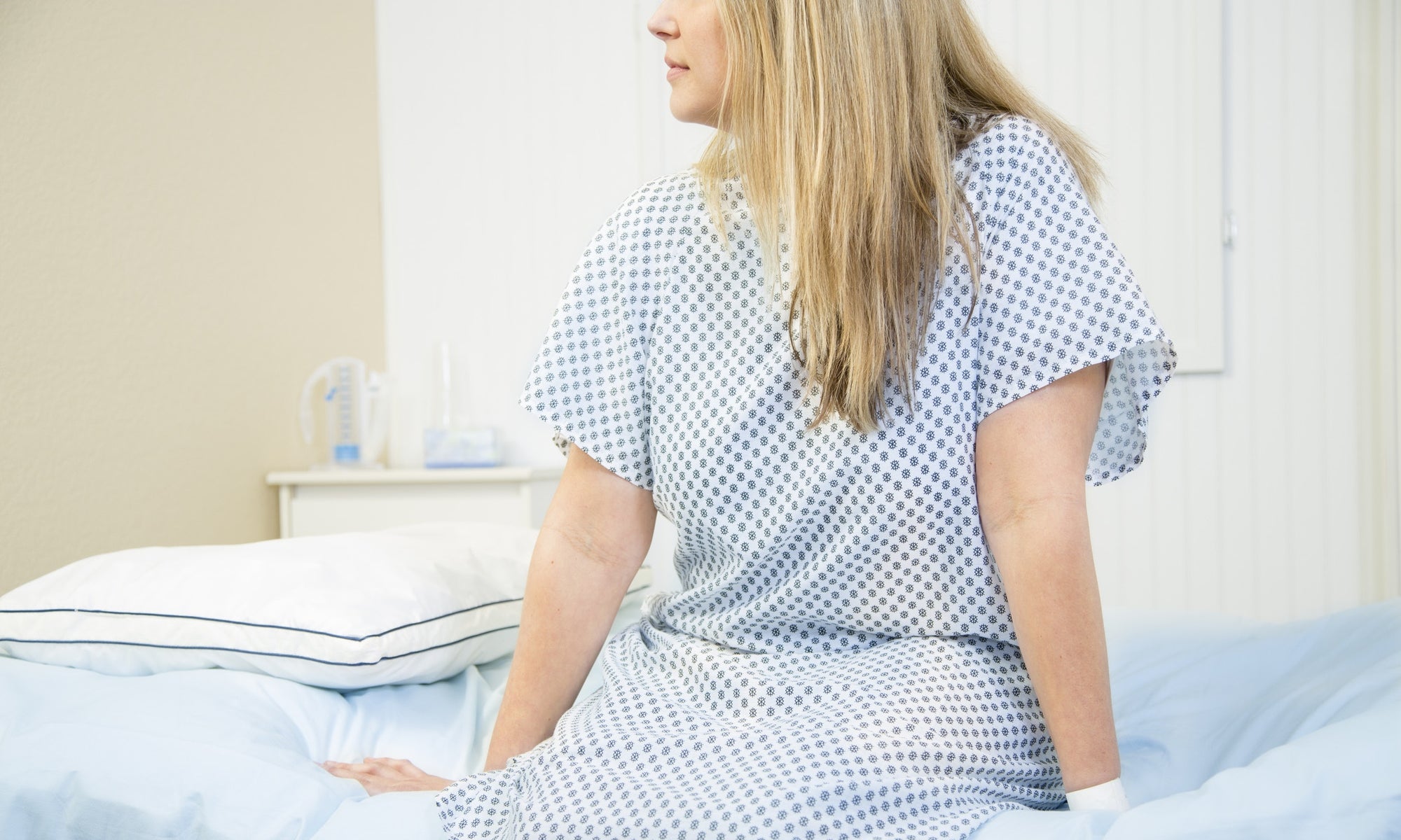 woman patiend sitting on bed in hospital