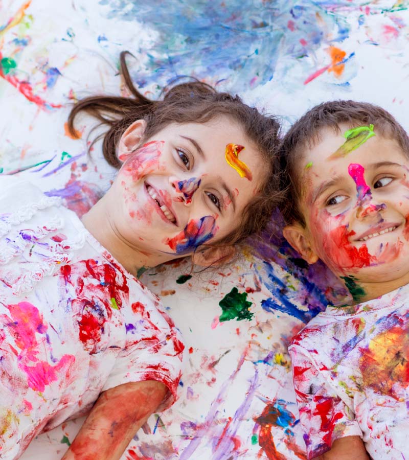 brother and sister finger painting